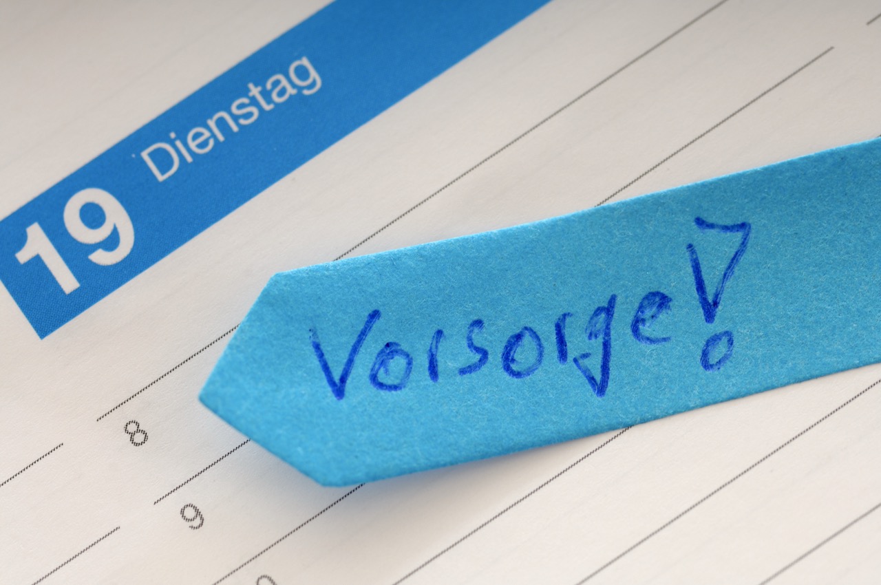 Kalenderseite mit einem Merkzettel und der handschriftlichen Notiz Vorsorge